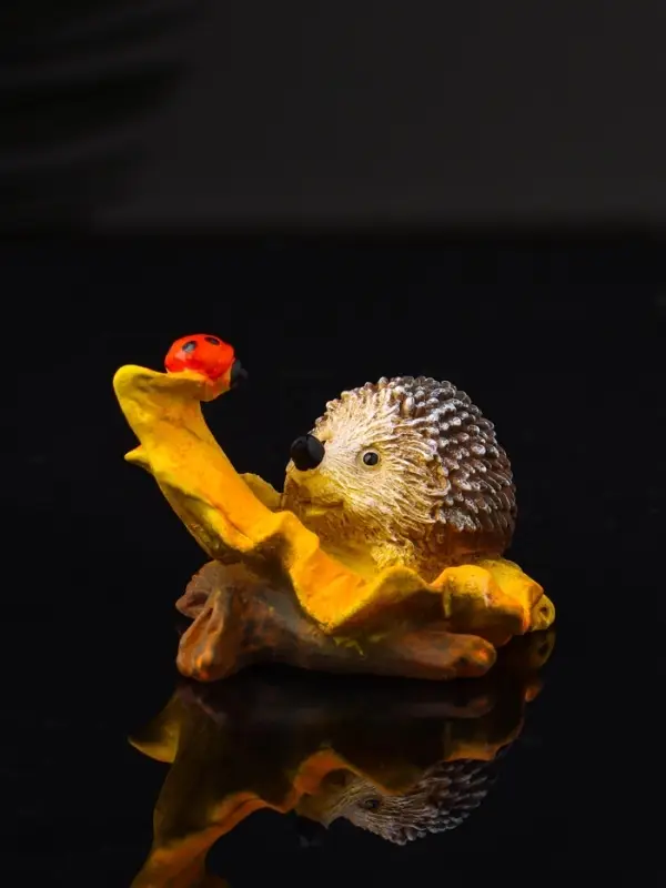 Фигура "Ежик с божьей коровкой" 3.7х6х6.5 см