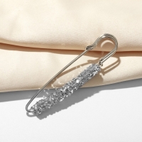 Булавка &laquo;Вечеринка&raquo; стразы, 7 см, цвет серебро