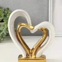 Сувенир керамика "Сплетённые сердца" белый с золотом 5,5х17,5х19,5 см