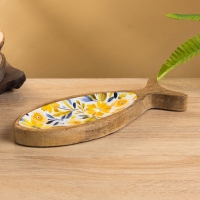 Блюдо в форме рыбки "Желтые и синие цветы" дерево манго 25,5х10х2 см