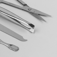 Набор маникюрный &laquo;Крокодил&raquo;, 6 предметов, в футляре, цвет красный