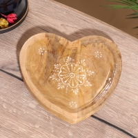 Блюдо в форме сердца &laquo;Пряник&raquo;, дерево манго, 20.5&times;20&times;2.3 см