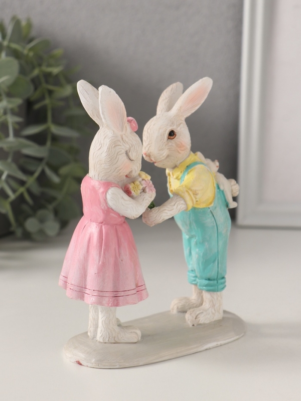 Сувенир полистоун "Зайчата. Первое свидание" 11х5х14 см
