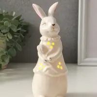 Сувенир керамика свет "Зайка с тюльпаном" белый 6х6х16 см