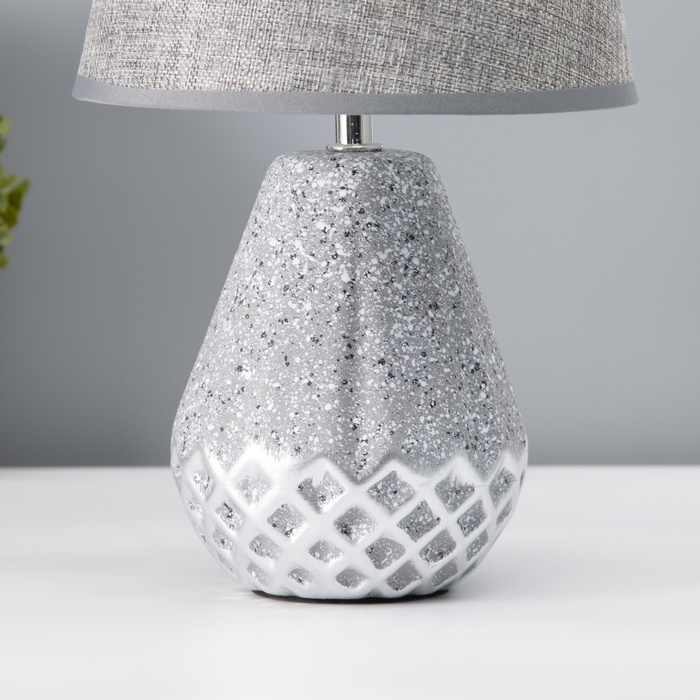 Настольная лампа с абажуром RISALUX &laquo;Виктория&raquo;, 1&times;Е14, 40 Вт, серый, 20&times;20&times;32 см