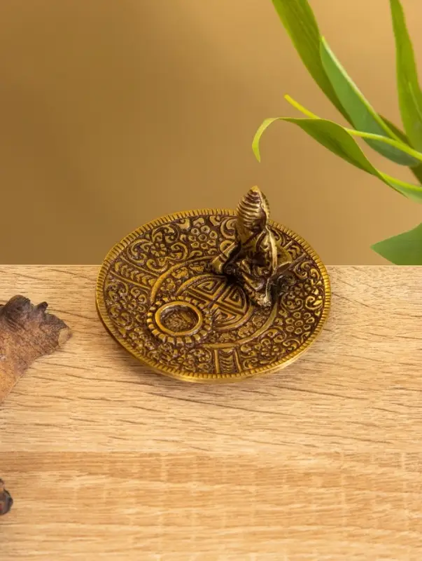 Подставка под благовония "Будда на тарелке" латунь 7 см