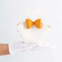 Кожанная подарочная сумочка 10,5 х 5 х 6 см белая