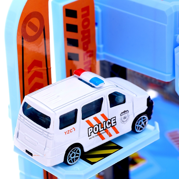 Парковка &laquo;Полицейский участок&raquo;, 1 машинка, 8 дорожных знаков, 31 деталь