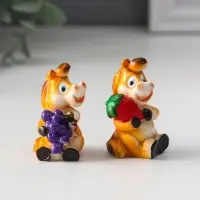 Сувенир полистоун "Коняшка с фруктиком" МИКС 2,2х2,5х4,7 см