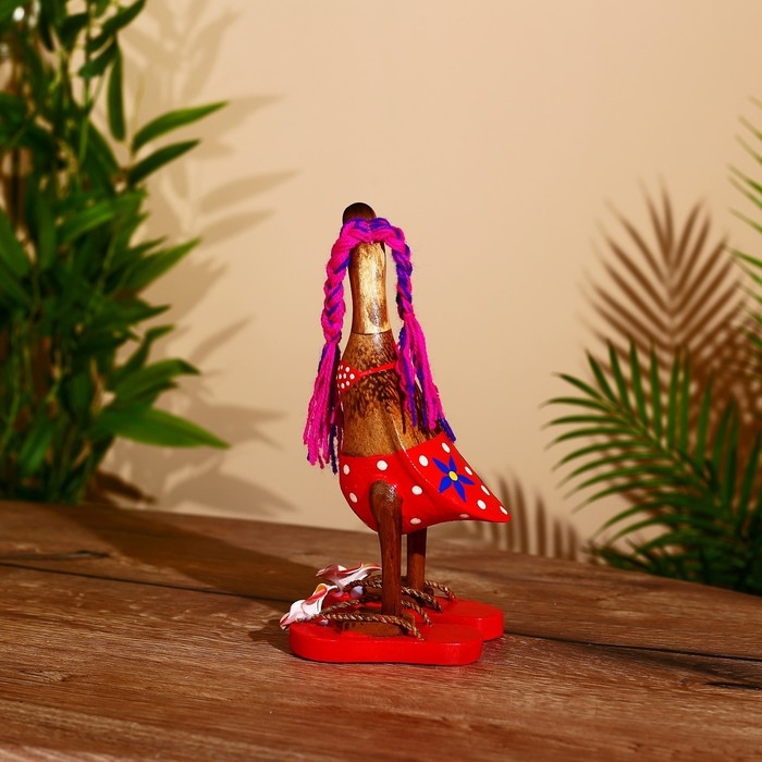 Сувенир "Утка на пляже " дерево 25 см