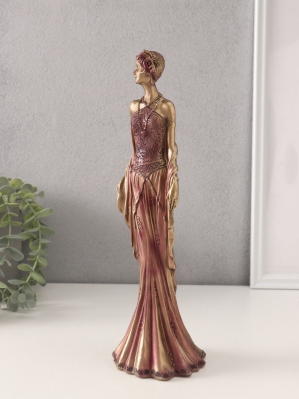 Сувенир полистоун "Девушка в платье 20-30-х годов" бордово-фиолетовый 10х9,5х29,5 см