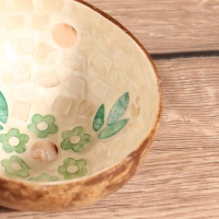 Чаша "Ягода" 14х14х6 см, кокос