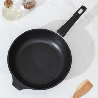 Сковорода &laquo;Традиция&raquo;, d=24 см, стеклянная крышка, съёмная ручка, антипригарное покрытие, цвет чёрный