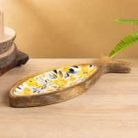 Блюдо в форме рыбки "Желтые и синие цветы" дерево манго 32х11,5х2 см