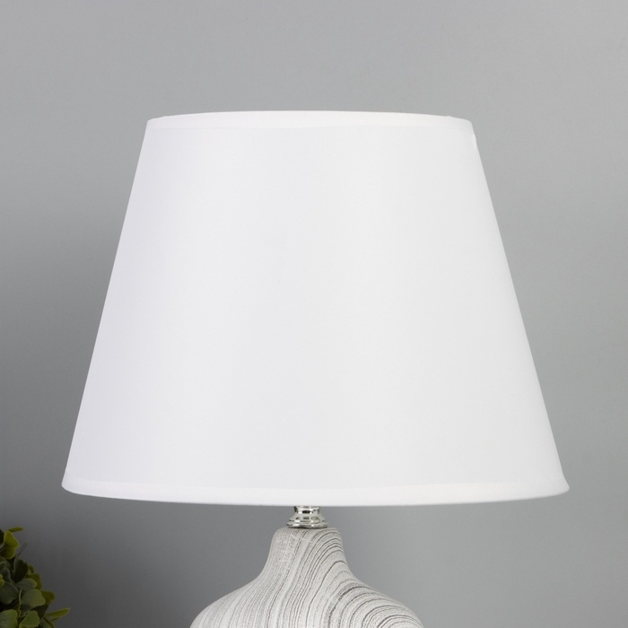 Лампа настольная "Строгие линии" 1х40Вт Е27 белый/серый 25х25х40см