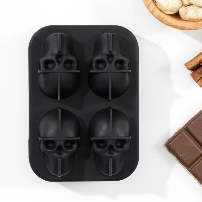 Форма для льда &laquo;Череп&raquo;, силикон, 11&times;8&times;4,5 см, 4 ячейки (4,4&times;2,7 см), цвет чёрный