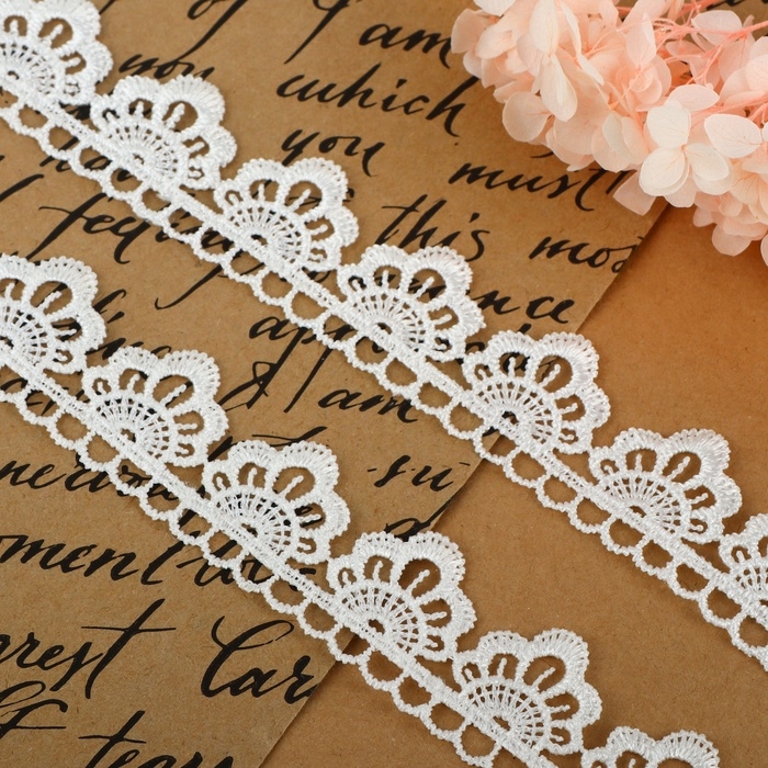 Кружево гипюровое, 30 мм &times; 9 &plusmn; 0,5 м, цвет белый