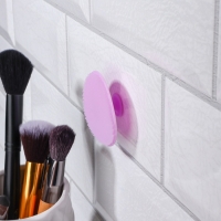 Щётка для умывания &laquo;Круг&raquo;, на присоске, d = 5,5 см, цвет сиреневый