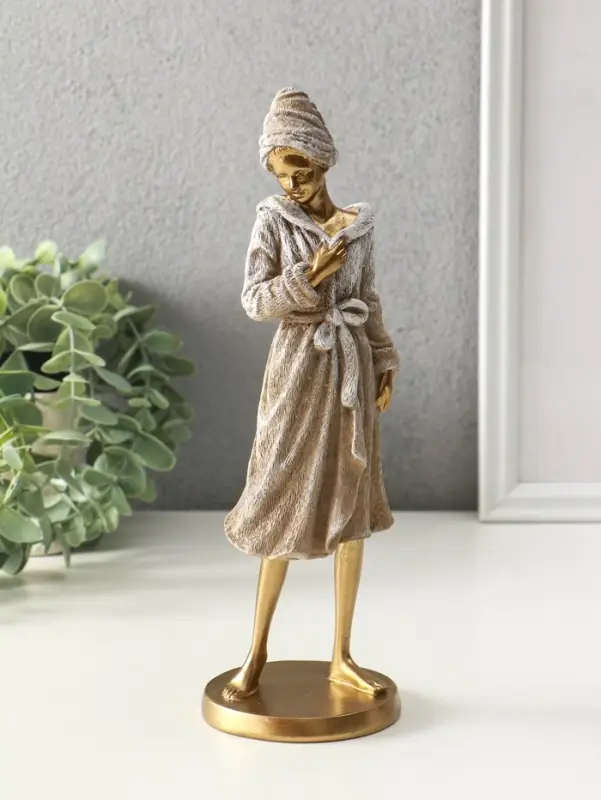 Сувенир полистоун "Девушка в банном халате" 8,5х8,5х25 см