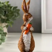 Сувенир полистоун "Кролик с морковью" 4,7х5х15 см