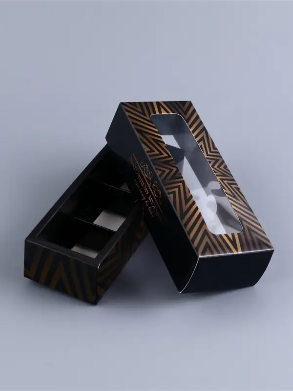 Коробка с обечайкой для 3 конфет, с окном &laquo;Натоящему мужчине&raquo;, 13&times;5&times;3.3 см