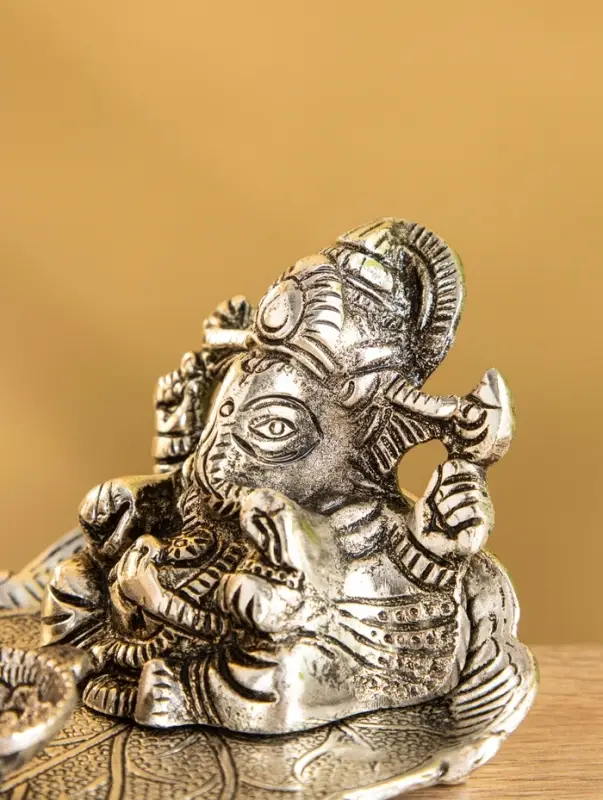 Подставка под благовония &laquo;Ганеша на листе&raquo;, 12.5&times;10&times;6.7 см, алюминий