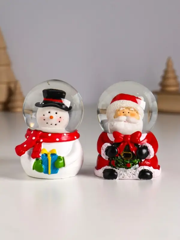 Сувенир полистоун водяной шар "Дед Мороз/Снеговик шар на голове" МИКС 6,8х5х5 см