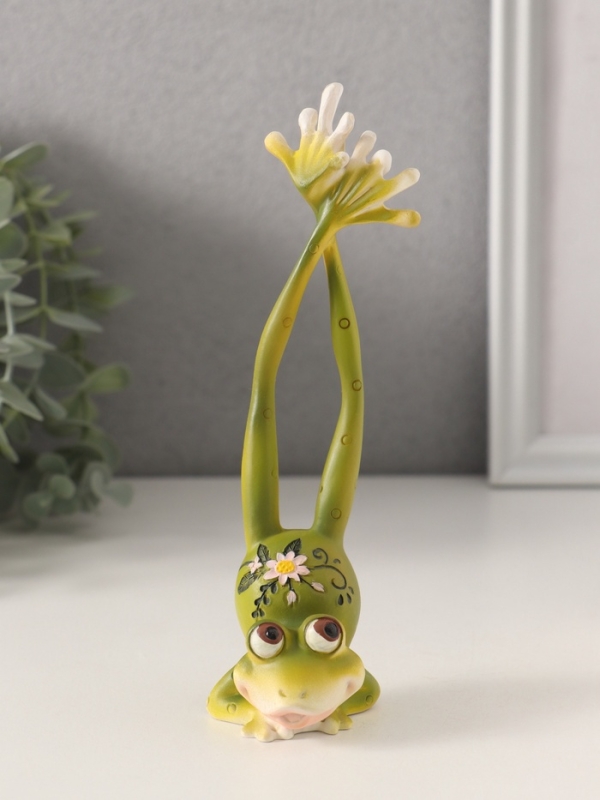Сувенир полистоун "Лягушонок стоит на лапках, с цветами на спинке" 6х5х17,5 см