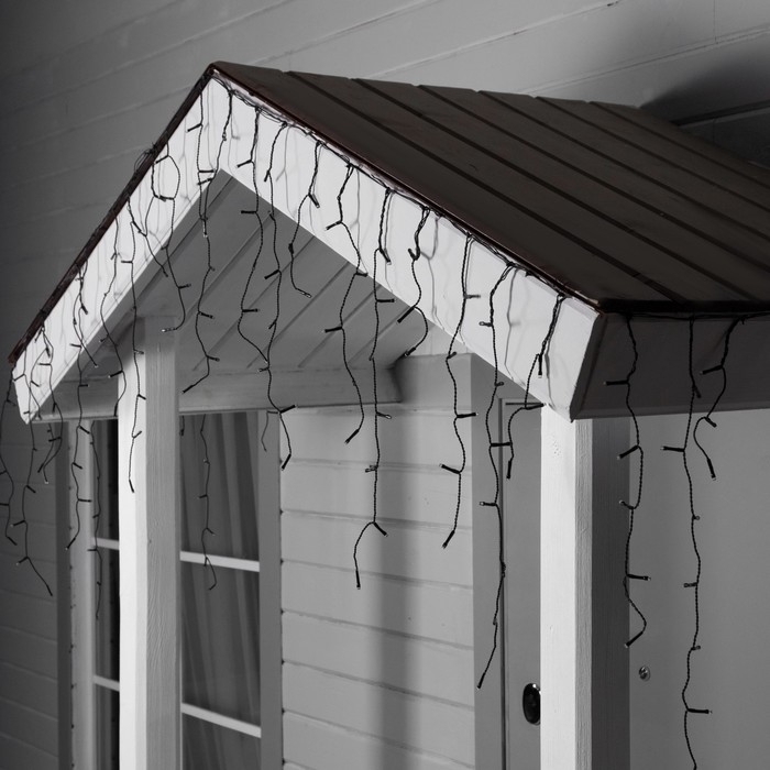 Гирлянда &laquo;Бахрома&raquo; 3 &times; 0.6 м, IP44, УМС, тёмная нить, 100 LED, свечение белое, мерцание, 24 В