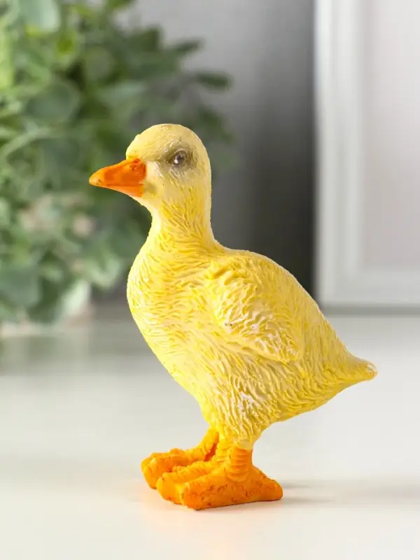 Сувенир полистоун "Жёлтый утёнок" 4,8х7,5х9,2 см