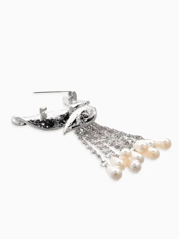 Брошь "Птица с жемчужным хвостом", цвет белый в серебре