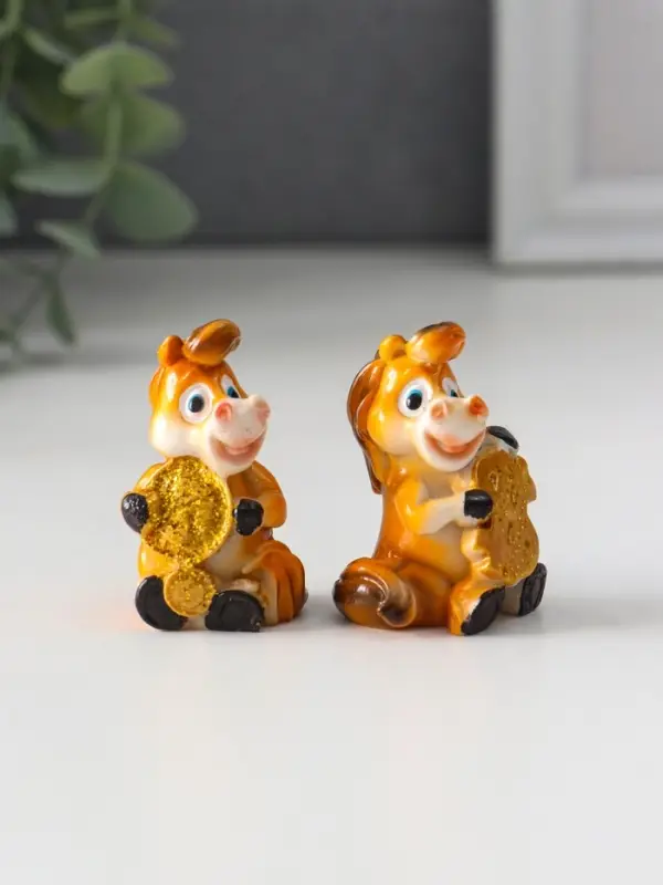 Сувенир полистоун "Коняшка с валютой" МИКС 3х2,5х4,5 см