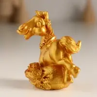 Сувенир полистоун "Золотой конь с богатством" МИКС 5х2,5х6,7 см