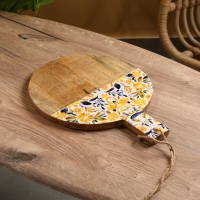 Доска разделочная круглая "Желтые и синие цветы" дерево манго 36х28 см