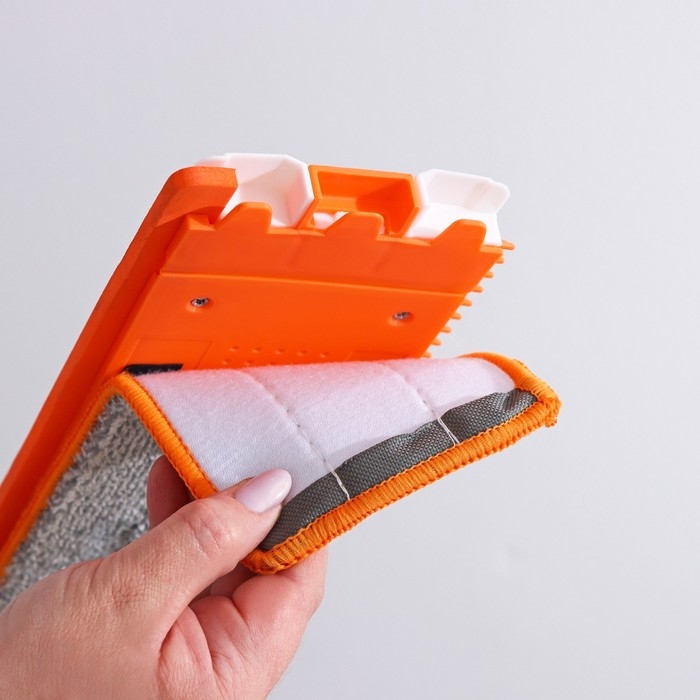 Швабра с отжимом, водосгоном и щёткой Raccoon, 2 насадки из микрофибры 50&times;11 см, стальная ручка 141 см