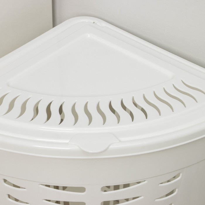 Корзина для белья угловая с крышкой, 45 л, 38&times;38&times;56 см, цвет белый