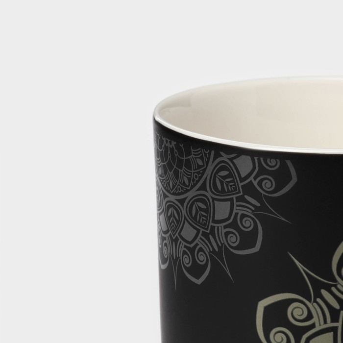 Кружка фарфоровая Доляна &laquo;Мандала&raquo;, 380 мл, золотой узор