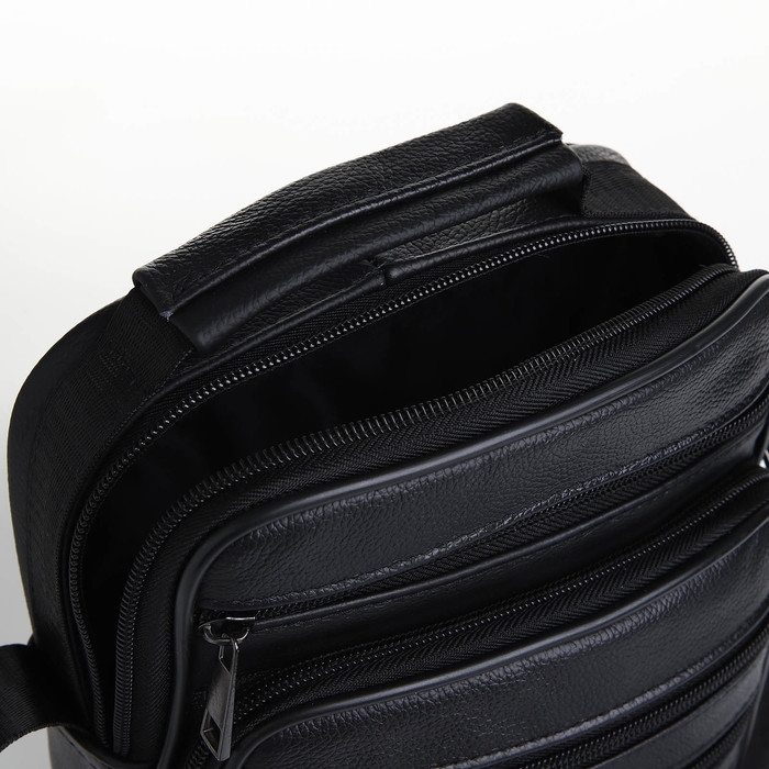 Сумка мужская на молниях, длинный ремень, цвет чёрный