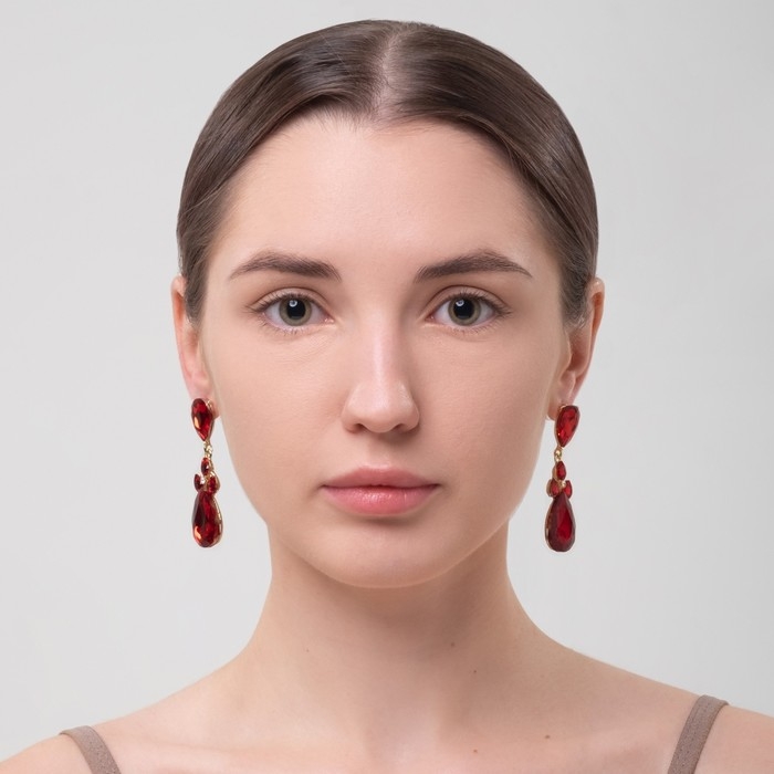 Серьги висячие со стразами &laquo;Вечеринка&raquo; цветок из капель, цвет красно-белый в золоте, 6,3 см