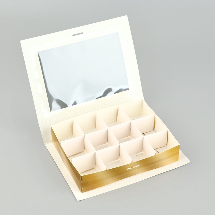 Коробка под 12 конфет с ячейками &laquo;Счастливого праздника!&raquo; 18.5 х 13.5 х 3.5 см