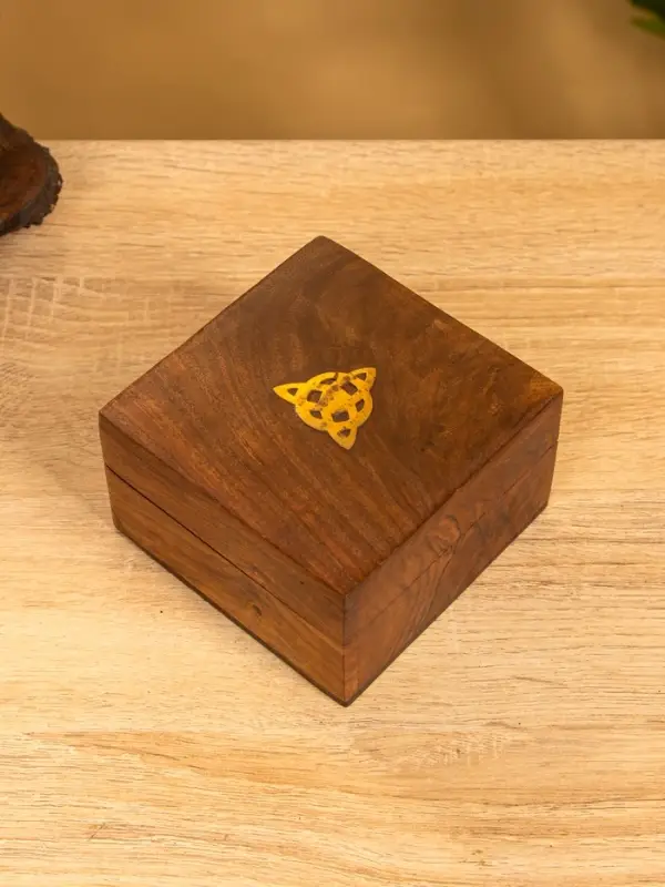 Шкатулка "Трикветр" 10х10х6 см, дерево шишам