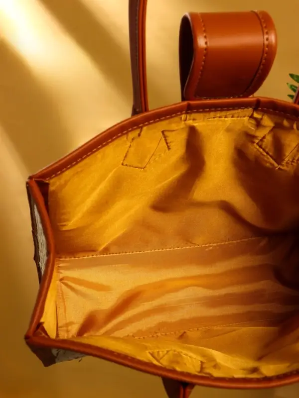 Сумка плетёная на застёжке из пандана 30х10х35 см, бежево-коричневый