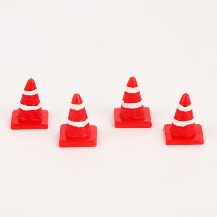 Миниатюра кукольная &laquo;Дорожный конус&raquo;, набор 4 шт., размер 1 шт. &mdash; 1,5 &times; 2 &times; 1,5 см