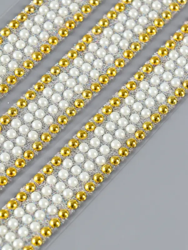 Наклейка стразы пластик "Широкий браслет" белый 32х10,5 см