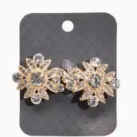 Зажим для кардигана "Ажур", гербер, цвет белый в золоте