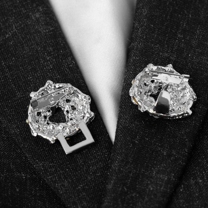 Зажим для кардигана &laquo;Бермуды&raquo;, цвет белый в серебре