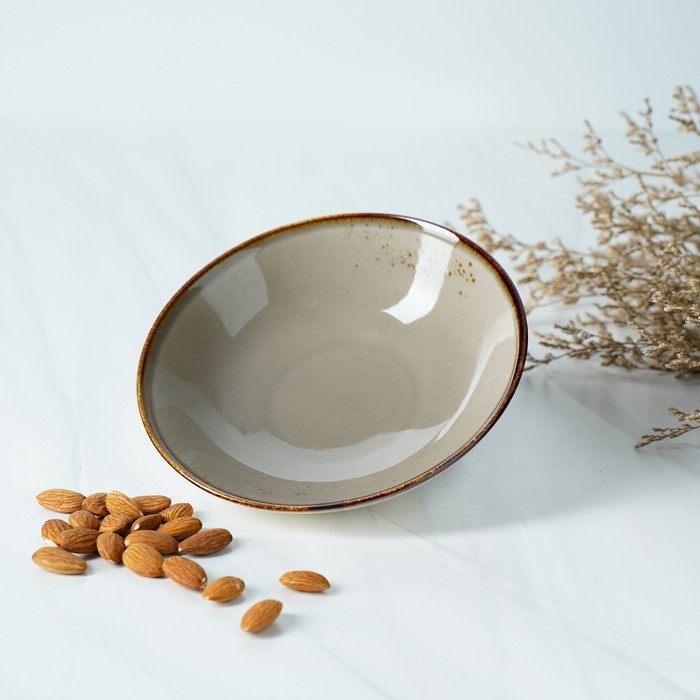 Салатник фарфоровый Magistro &laquo;Церера&raquo;, 400 мл, d=16,2 см, цвет коричневый