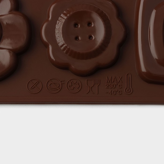 Форма для кондитерских украшений Доляна &laquo;Пуговки&raquo;, силикон, 17,4&times;16,5&times;0,4 см, 16 ячеек (d=3 см), цвет МИКС