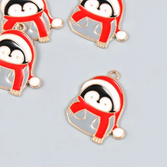 Декор для творчества металл, эмаль "Пингвин в колпаке и шарфе" золото 2,4х2,8 см