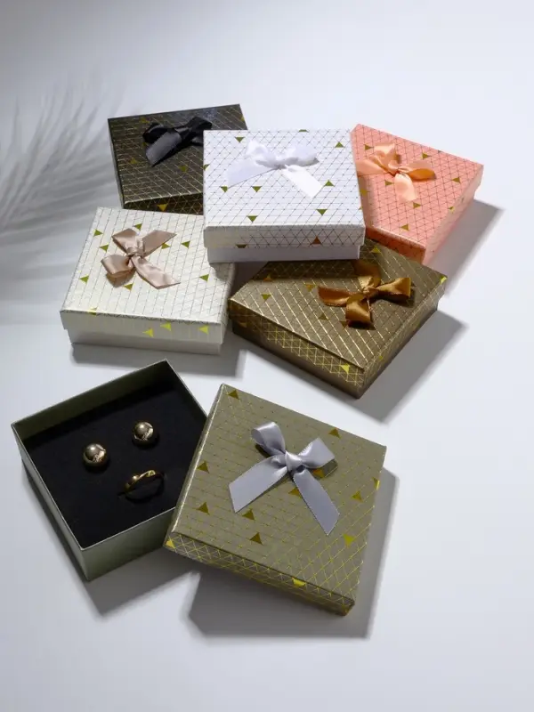 Коробочка подарочная под набор &laquo;Треугольники&raquo; блестящие, 9&times;9 (размер полезной части 8,5&times;8,5см), цвет МИКС